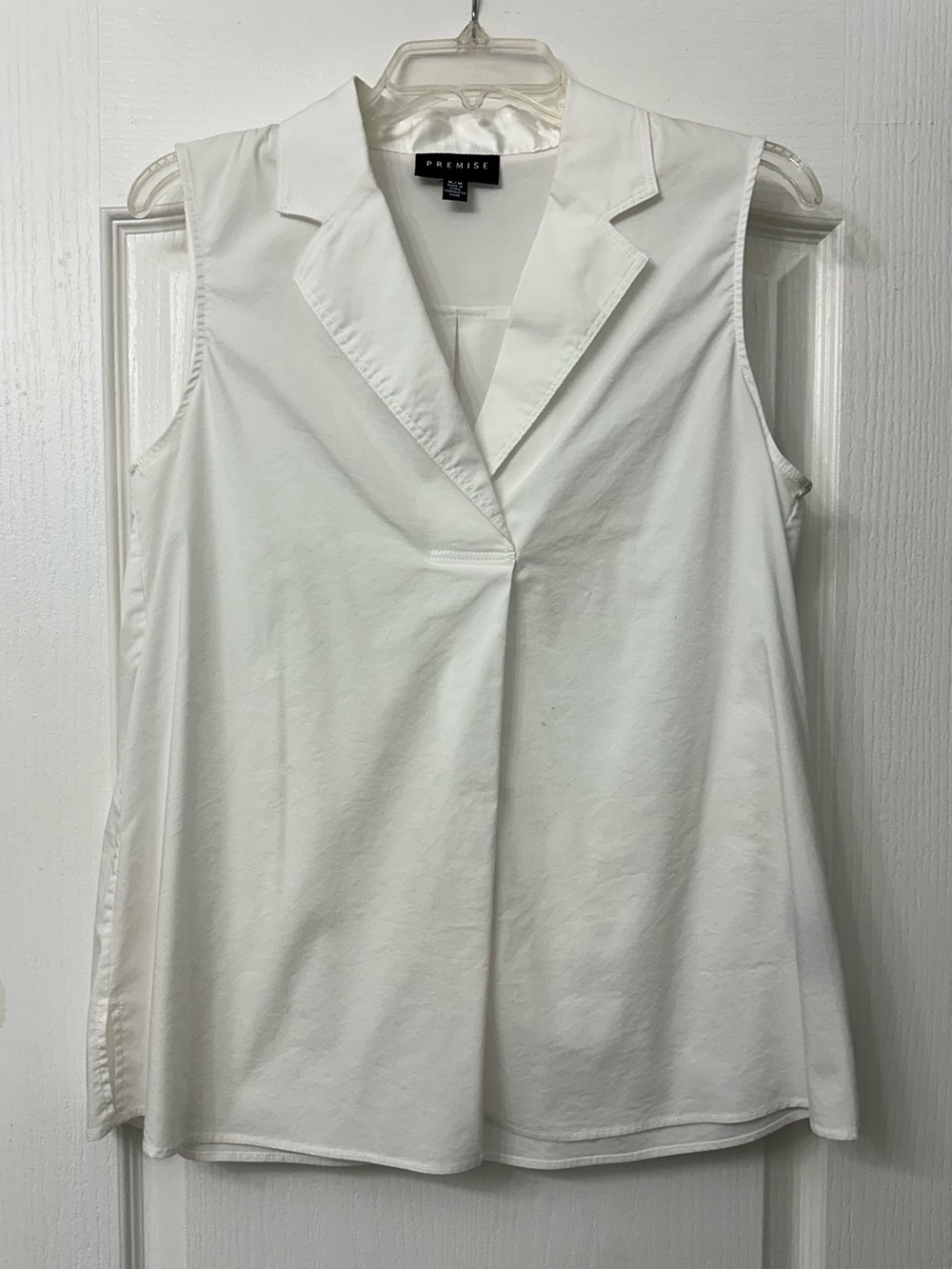 Premise White Sleeveless Collared V-Neck Blouse